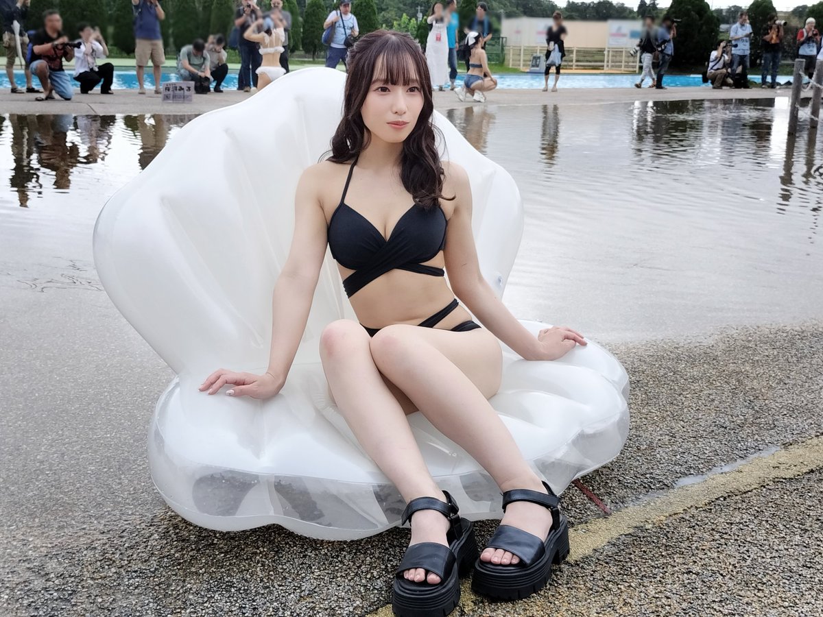 difk_man's tweet photo. 7/2 東京サマーランド
近代麻雀水着祭

夏月涼花 @Serein_Suzuka

#近代麻雀水着祭2026 
#いかなきゃキンマー
#夏月とくっつき隊
#なつきすず活
#セレインノート

デジカメ撮影失敗したのでスマホで撮った写真を投稿します🥲 https://t.co/NxxPVPhhMy