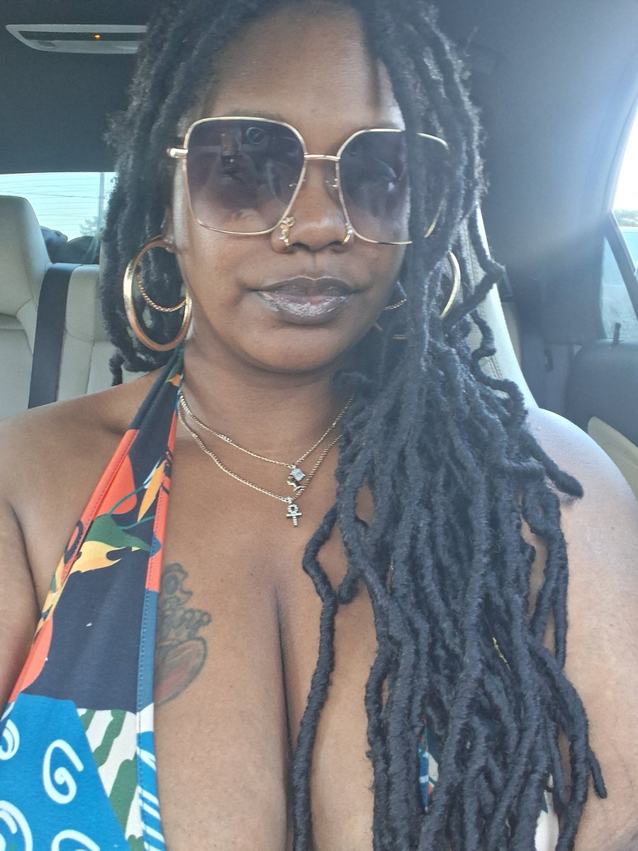 Melanin_Magic33's tweet photo. I've been quiet the past few days because so many manifestations have come to fruition for me that are seriously life changing. 

Im still in shock and in awe. Remember the huge news I said I couldnt wait to share with yall for the approval I got...well, I am opening a storefront for The MoonGoddess Leem and my siblings and I have invested with our father to start a compound. 

📈

And I am just absolutely undeniable fukn beautiful 😍☀️