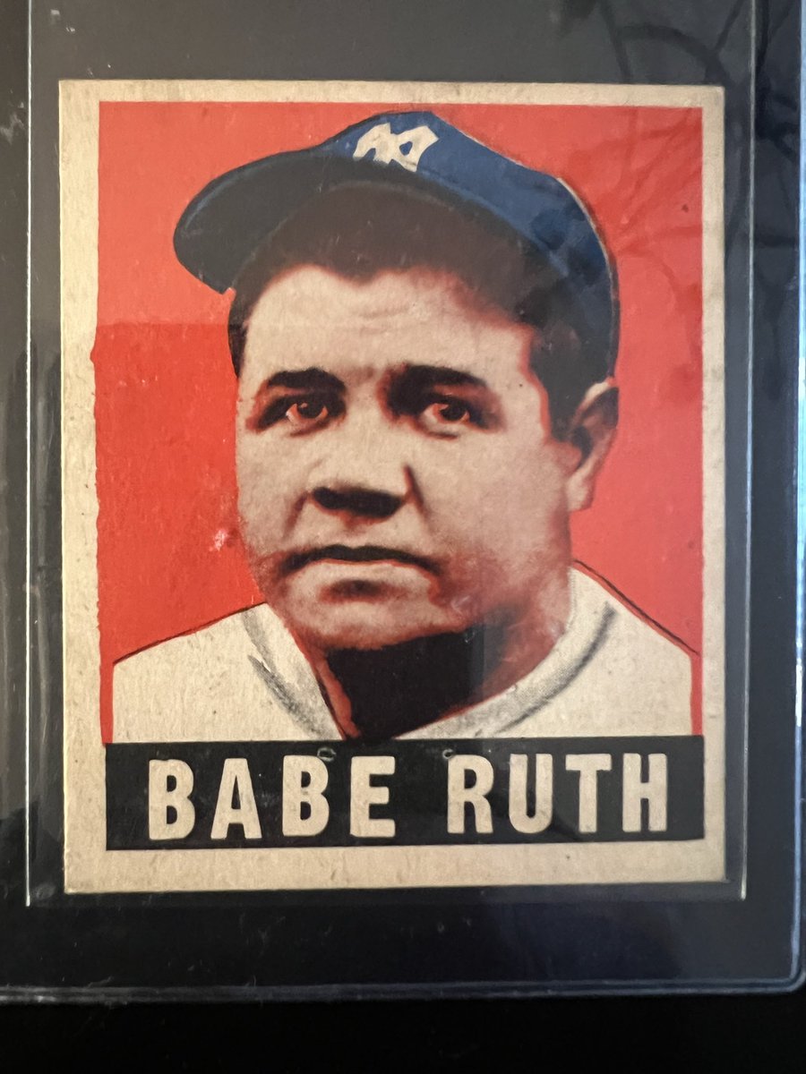ChimpPackz's tweet photo. Had this card most of my life. Don’t know if it’s a really good reprint or legit. The red lines on the shoulder are supposed to mean reprint but there are several examples like this graded. Paper size is correct using a digital caliper. Any ideas? @CardPurchaser @yanxchick https://t.co/FJtVG02rds