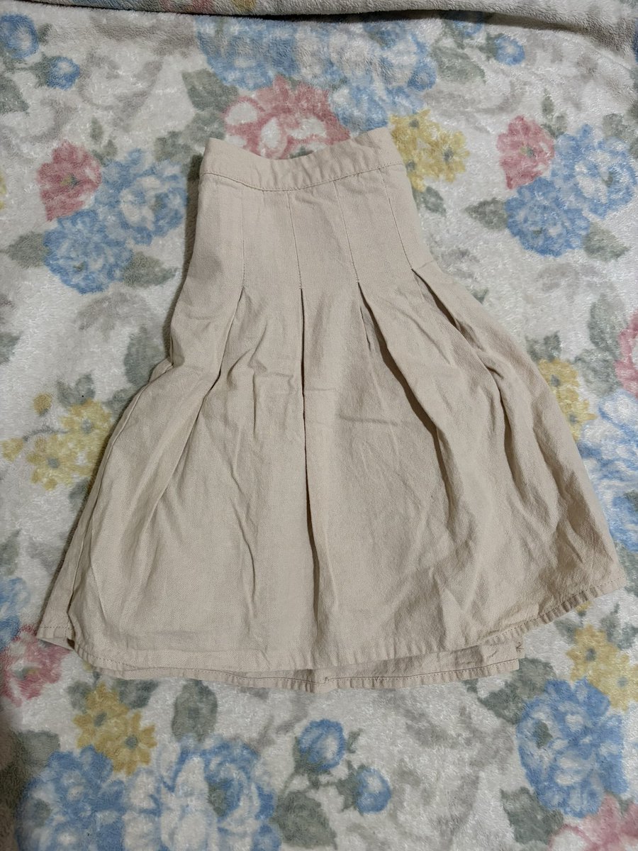 letgouw's tweet photo. yang cari rok yuk masih ready. pict 1 3 bkk. pict 2 colorbox pict 4 uniqlo https://t.co/5BK5y873tH