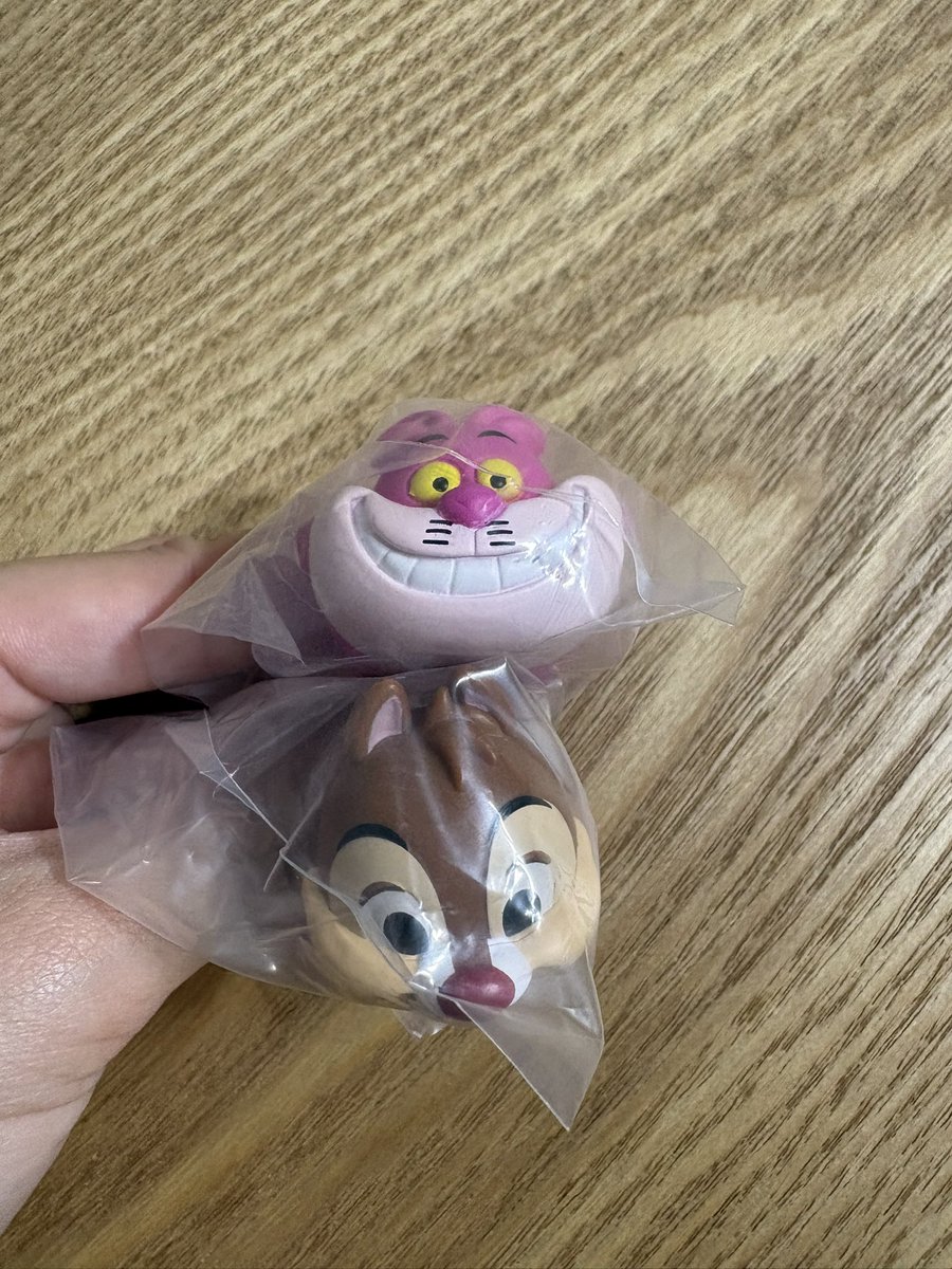 _ocociinh's tweet photo. 【交換】ディズニー ファッションリング Cutie Little Animals ガチャガチャ

【譲】チェシャ猫、デール
【求】ミスバニー、クラリス

郵送での交換希望です🫧

検索からでも大歓迎です！
ご連絡お待ちしています⭐️ https://t.co/oaEHzDV0Z6