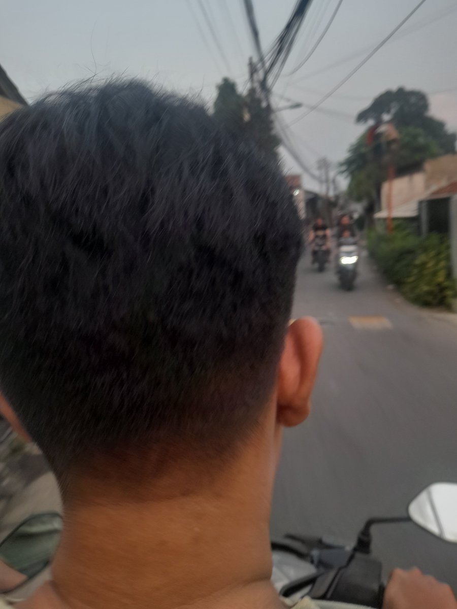 ddinorr's tweet photo. AKHIRNYA GA GUA KATAIN GONDRONG BIN KUNCIR LAGI, DUH GUA SALTING SIAL LIAT DIA CUKUR https://t.co/OteNVqMVqU