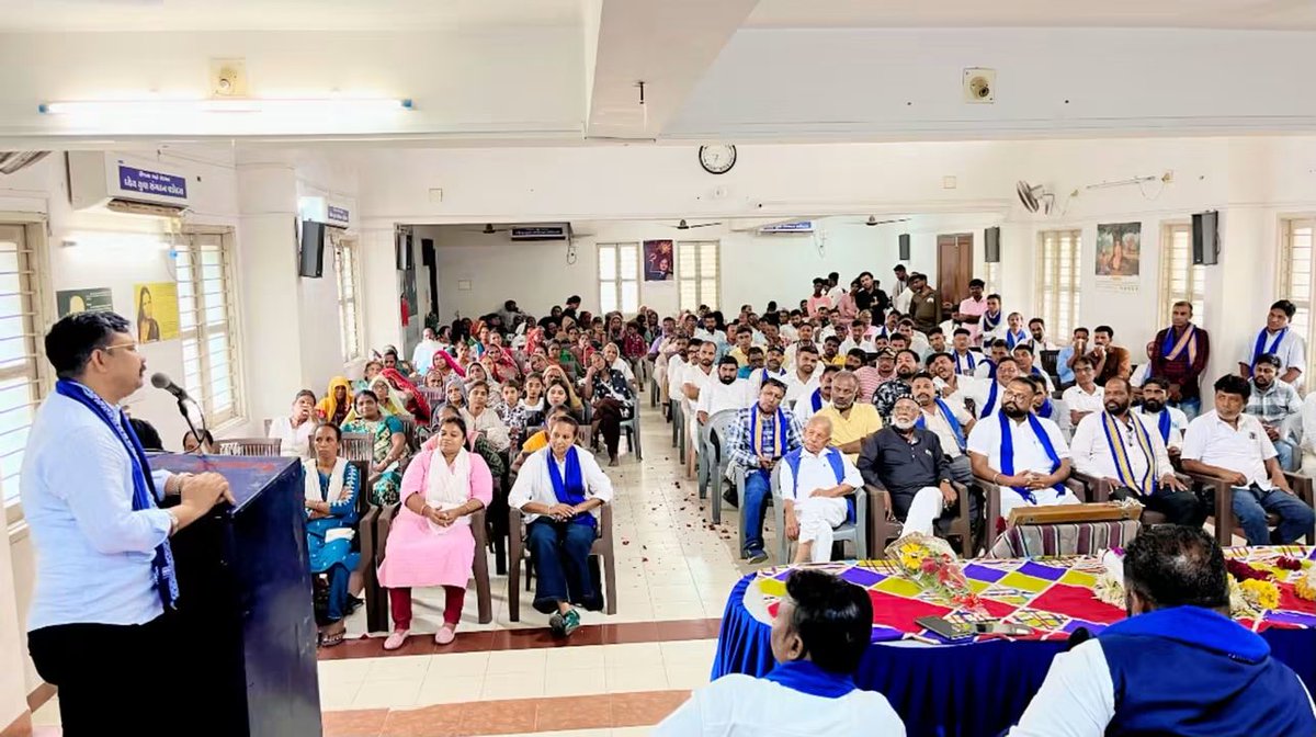 VinayRatanSingh's tweet photo. आज गुजरात के वडोदरा में भीम आर्मी भारत एकता मिशन का कार्यकर्ता सम्मेलन सफलतापूर्वक संपन्न हुआ। इस सम्मेलन में संगठन की मजबूती, सामाजिक न्याय, संविधान की रक्षा और बहुजन समाज के अधिकारों को लेकर सार्थक चर्चा हुई। सभी साथियों के उत्साह, समर्पण और एकजुटता ने यह विश्वास और मजबूत किया कि हम बाबा साहेब के विचारों को जन-जन तक पहुँचाने और समाज के हितों की रक्षा के लिए निरंतर संघर्षरत रहेंगे।
जय भीम! जय संविधान! 💙🙏