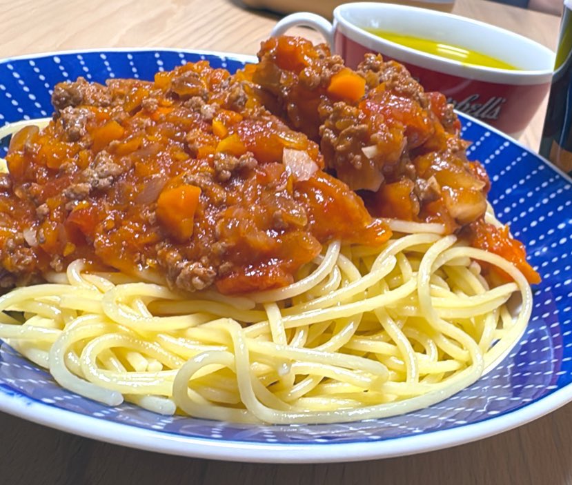 Chicoff141's tweet photo. ミートスパとパンプキンスープ。スープメーカーは息子がバイトの初給料でプレゼントしてくれました！ https://t.co/MuknWCw7T2