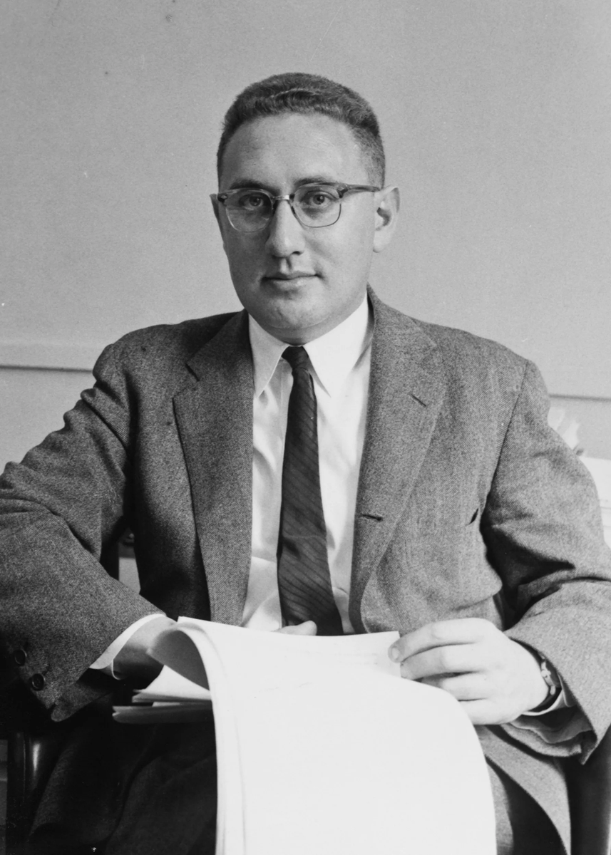 rofarias's tweet photo. O olhar de Kissinger, com a combinação de fascínio cultural e desprezo político, caracteriza até hoje o olhar externo sobre a América Latina. Admiram nossa vitalidade,mas duvidam da nossa capacidade de autogoverno. https://t.co/tnPYfQw8i2