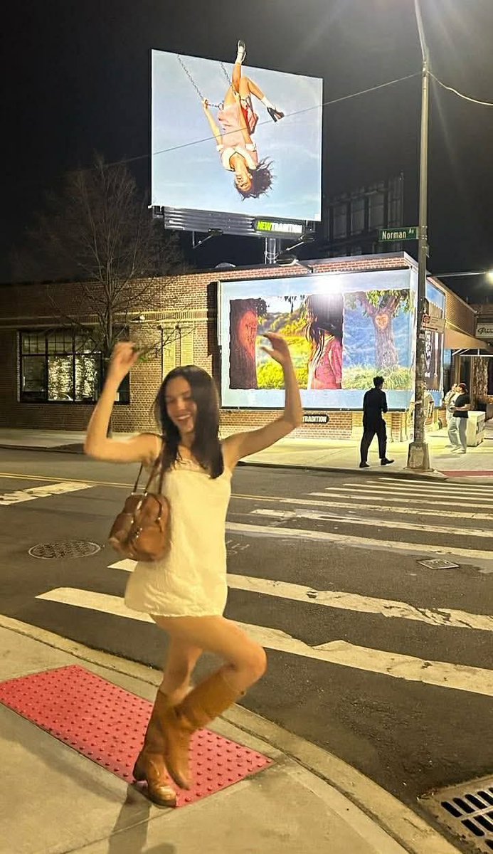 LoveOliRod's tweet photo. Meanwhile Olivia: https://t.co/BGSujHujZL