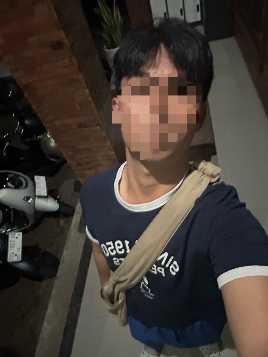 ItsAwir's tweet photo. Khe icon dengan outfit gembel ini lagi https://t.co/iF9gxAQ9fp