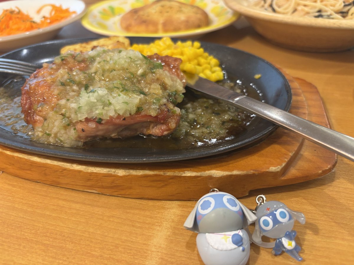 __035790's tweet photo. ラジオ会館にてドロロを回収してきたのであります(近くで若鶏のディアボラも！) https://t.co/45XSM6sh87