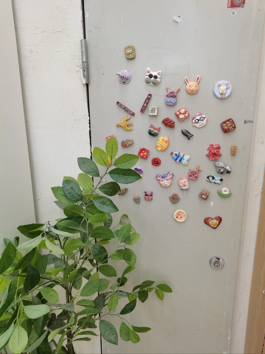 Pritty04's tweet photo. Unlock your creativity in 60 mins at our pop-up art workshop! No experience needed—just bring your curiosity and have fun! #ArtForAll https://t.co/YYjmz3VsvV