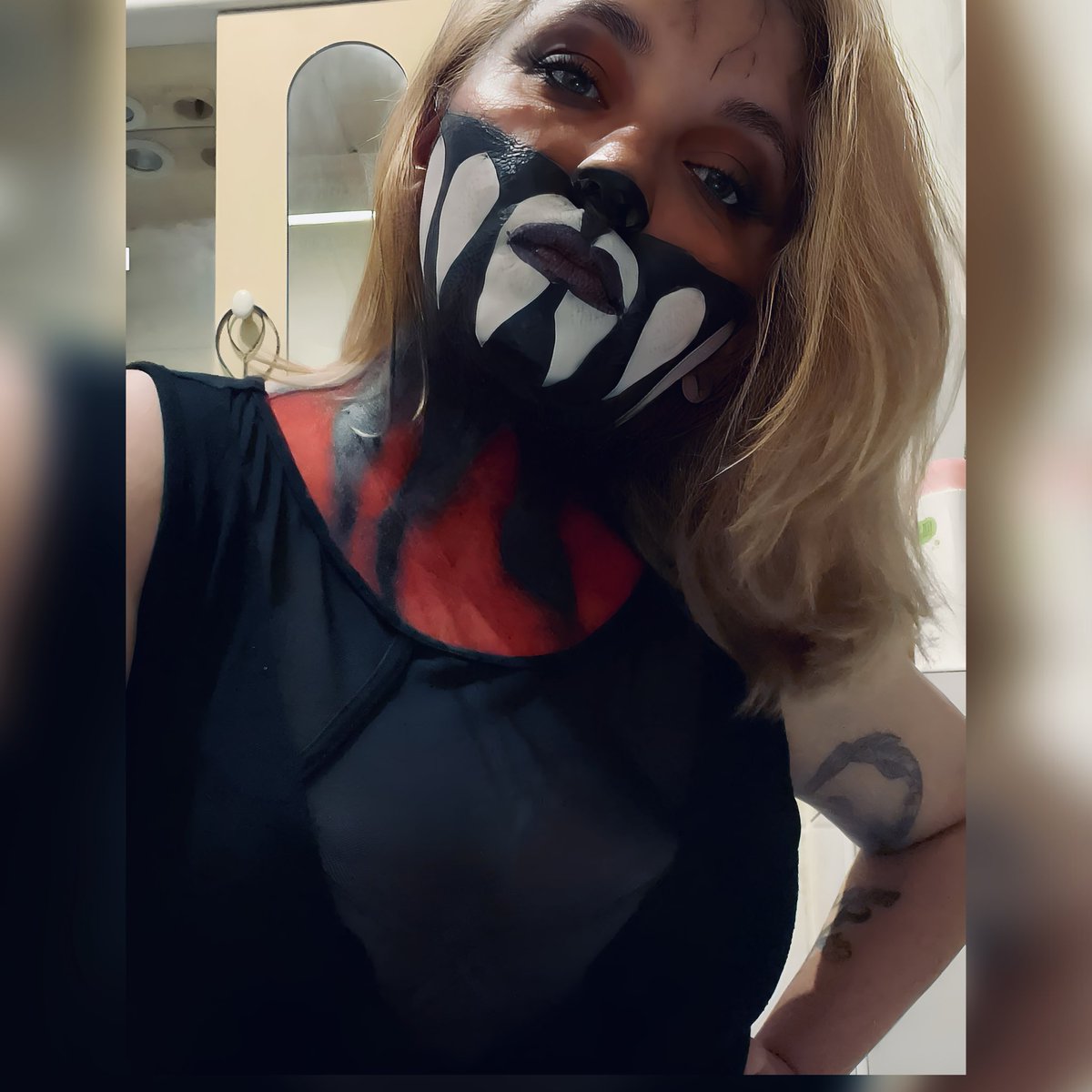 JeniferHoche's tweet photo. It‘s Finn Facepaint Friday 🖤🤘😈
#finnbálor #finnfriday #forever #toosweet #facepaint #forevergang
@FinnBalor https://t.co/9ZdFSgKiv6