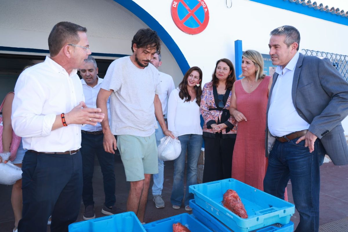 AytoCartagenaES's tweet photo. 🎣💪Desde el @AytoCartagenaES respaldamos al sector pesquero y exigimos a Europa flexibilizar los recortes de días de faena.

La alcaldesa de #Cartagena mantiene una reunión con la presidenta de la Comisión de Pesca de la Eurocámara, el consejero y el patrón mayor, para reclamar en Bruselas🇧🇪:
📆Un mínimo de 180 jornadas anuales de trabajo.
📄La simplificación normativa del Mediterráneo.
💶Un fondo de 7.200 millones que garantice la viabilidad económica y el relevo generacional de la flota.

Más detalles en https://t.co/2SjLpHtufe