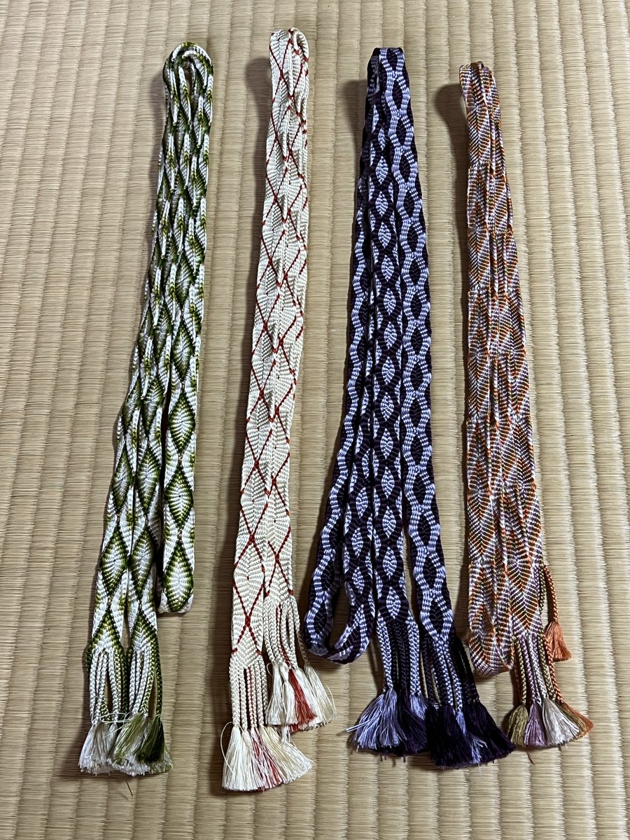 koian2023's tweet photo. 伊賀くみひも　高台

熟練した技が必要で、高級な帯締めは高台で作られることが多いそう。

写真の帯締めは、唐組で私のです。

伊賀伝統伝承館 
伊賀くみひも 組匠の里にて https://t.co/tfEIqT53xG