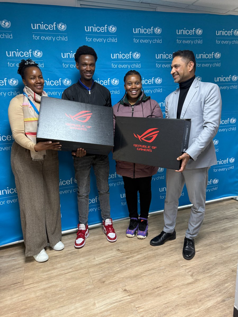 UnicefLesotho's tweet photo. Through #YOMA, UNICEF is helping young people build digital skills & unlock new opportunities.
After excelling in the Africa Drone and Data Academy, Justice & Palesa are one step closer to becoming certified drone pilots.
You could be next!
Join YOMA today https://t.co/zDSDq7ZR11 https://t.co/mp7iXbralh