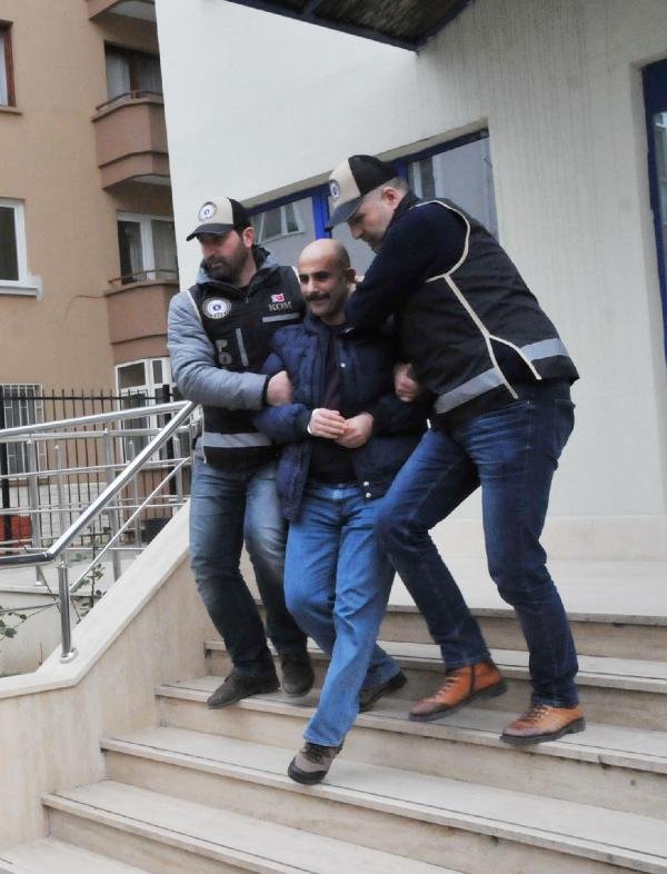 sb_dag's tweet photo. Savcısı kaçak, hakimi fare gibi saklanırken yakalanmış, medya ayağının baş gazetesi kapatılmış ve bavulcu başı algıcı şarlatanı tutuklanmış bir kumpasın şakşakçılığını yapanların yeri Pensilvanya'dır. https://t.co/agWODX2tZO