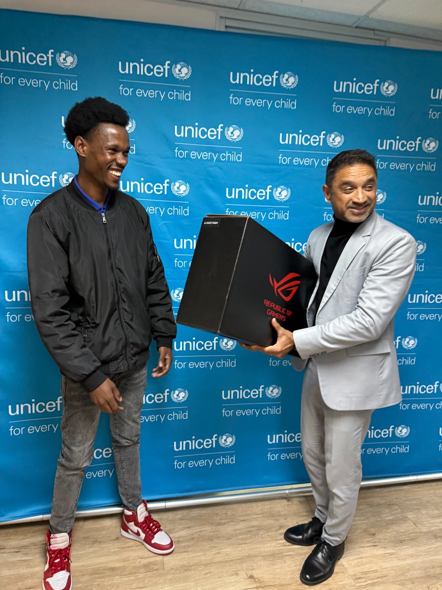 UnicefLesotho's tweet photo. Through #YOMA, UNICEF is helping young people build digital skills & unlock new opportunities.
After excelling in the Africa Drone and Data Academy, Justice & Palesa are one step closer to becoming certified drone pilots.
You could be next!
Join YOMA today https://t.co/zDSDq7ZR11 https://t.co/mp7iXbralh