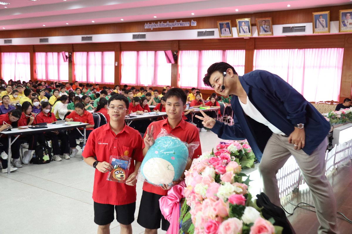 WEBYTHEBRAIN's tweet photo. เปิดเส้นทางแห่งโอกาส ขับเคลื่อนการศึกษาไทย ปูรากฐานสู่อนาคตที่ยั่งยืน ในงาน Road Show “BEM พาน้องพิชิต TCAS ปีที่ 18” โดย พี่เอ๋ WE BY THE BRAIN
📍 รร.เตรียมอุดมศึกษาพัฒนาการ รัชดา
#WEBYTHEBRAIN #TheBrain #เดอะเบรน #BEM #ปีที่18 #เตรียมอุดมศึกษาพัฒนาการรัชดา #TGAT #พี่เอ๋เดอะเบรน