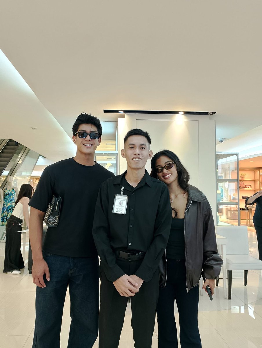 meowwwxxx1's tweet photo. Shuvee was spotted by a fan in Cebu

📸 Twister Monsanto

#ShuveeEtrata https://t.co/K9MxUtW9rf