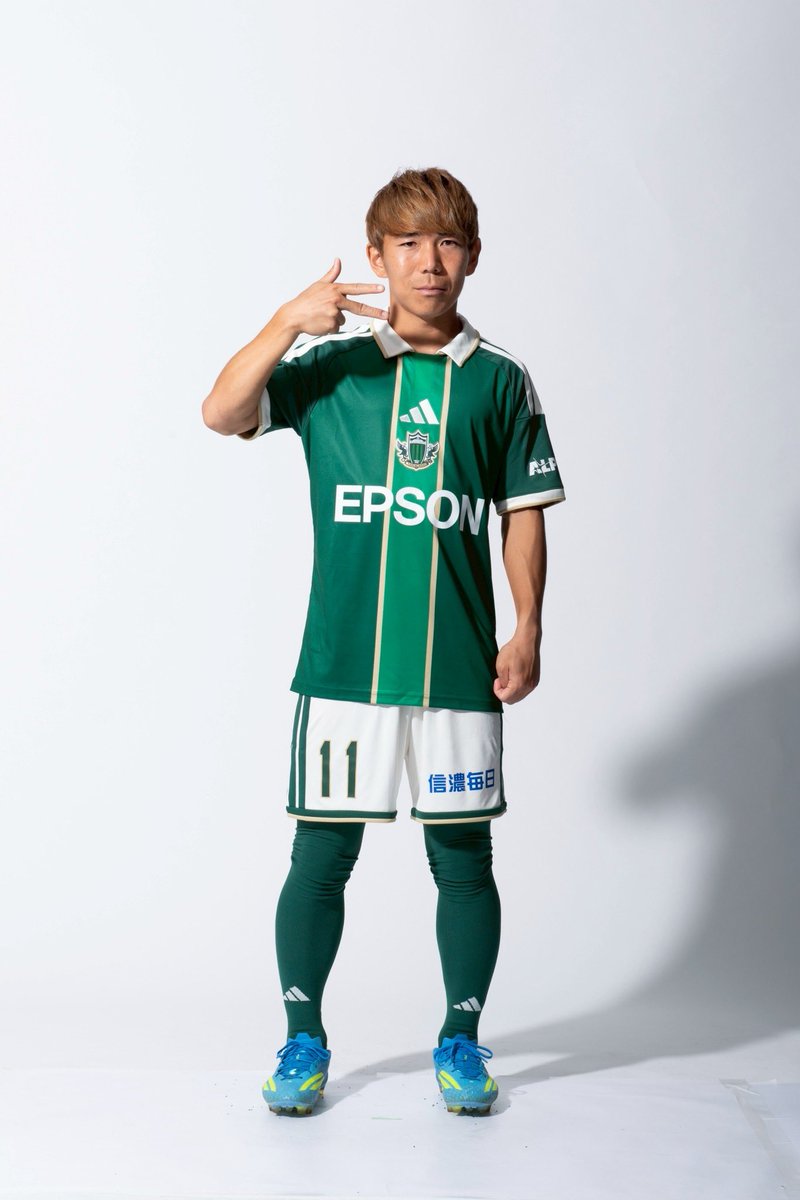 jfa_shota8's tweet photo. #2026ユニフォーム
買っていただいた方ありがとうございます！今まで若い番号をつけたことがなかったので、新鮮ですし、すでに気に入っています！
はやくアルウィンでプレーしたいですね！
まだユニフォーム購入を迷っている方、11って数字は良い数字みたいですよ？？ https://t.co/JvGGUsxAve