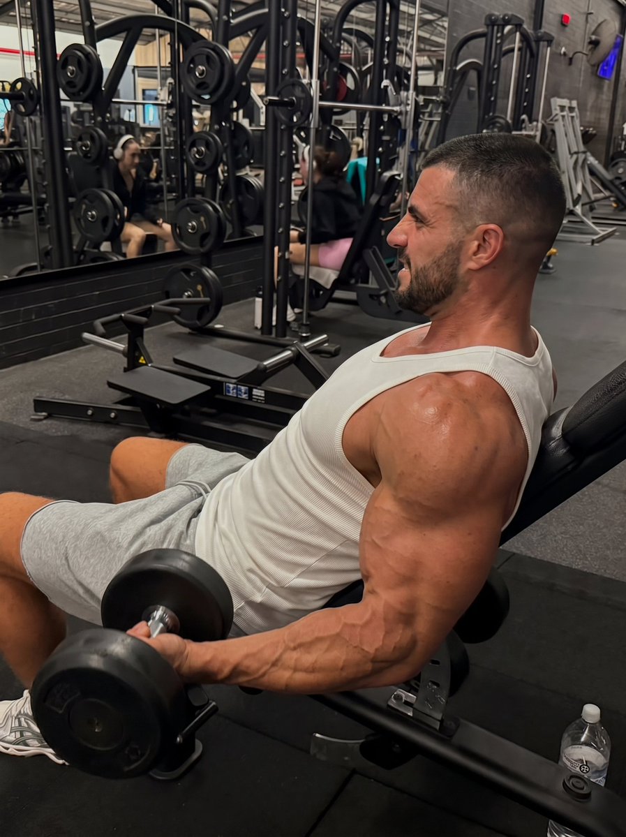 craigmodelfit's tweet photo. Shower after gym got dangerous quick. Muscles pumped, water running down, and my hand moving faster and faster. I knew I should stop but the risk felt too good… What would you do if you caught me like this? https://t.co/zn0gPILhxi