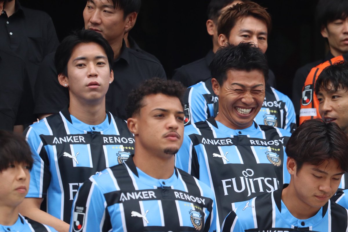 fro_o00's tweet photo. 丸山さん大爆笑してたけど小林さんと一体なにを話してたんだ…？😹

#frontale  
#丸山祐市
#小林悠 https://t.co/iO4GIgaksy