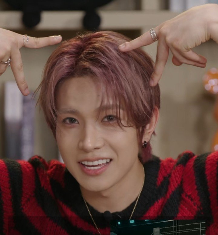 PR0DHEE's tweet photo. CAT EVAN POSE 🐱 https://t.co/p98WbVCiO0