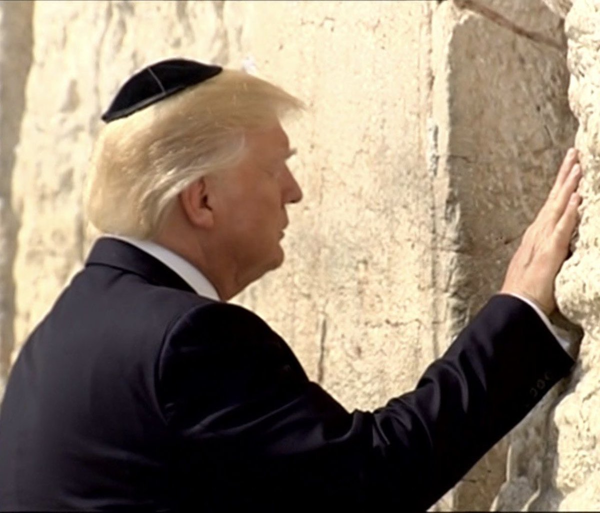 alifarhat79's tweet photo. Trump at the                     Trump at the
market open:                    market close: https://t.co/6WFb1DR9x6