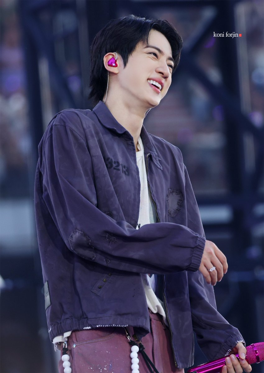 btsforever1207's tweet photo. 260702 BTS ARIRANG Brussels HD    

#BTS_WORLDTOUR_ARIRANG #방탄소년단진 #JIN #진 #BTS https://t.co/DSNeX5DNYy
