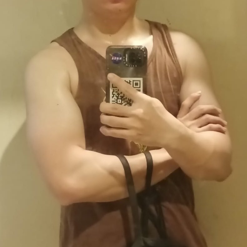 bill_qw's tweet photo. no roid, no pre-workout & BCAA, no whey protein.
1. water + creatine after wake up
2. zinc + vit C + vit D3 after breakfast/lunch
3. vit B complex + black coffee (no sugar) before workout
4. magnesium after dinner or 1-2 hours before night sleep.

save this and thank me later!

BEFORE                           VS                        AFTER