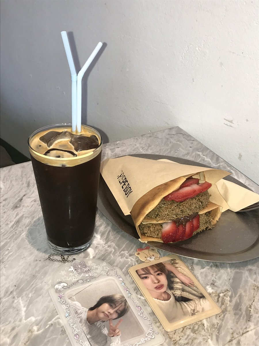 sueukeo's tweet photo. 서촌에가면 크레페를 먹어야지! https://t.co/L7hYKNb50b