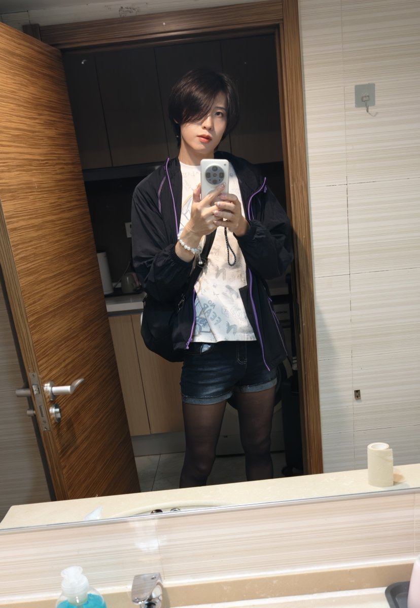 nigege82's tweet photo. 这辈子最社牛的一次 坐地铁从滨海一路坐到北辰
#男娘 https://t.co/TS6yoUJJhZ