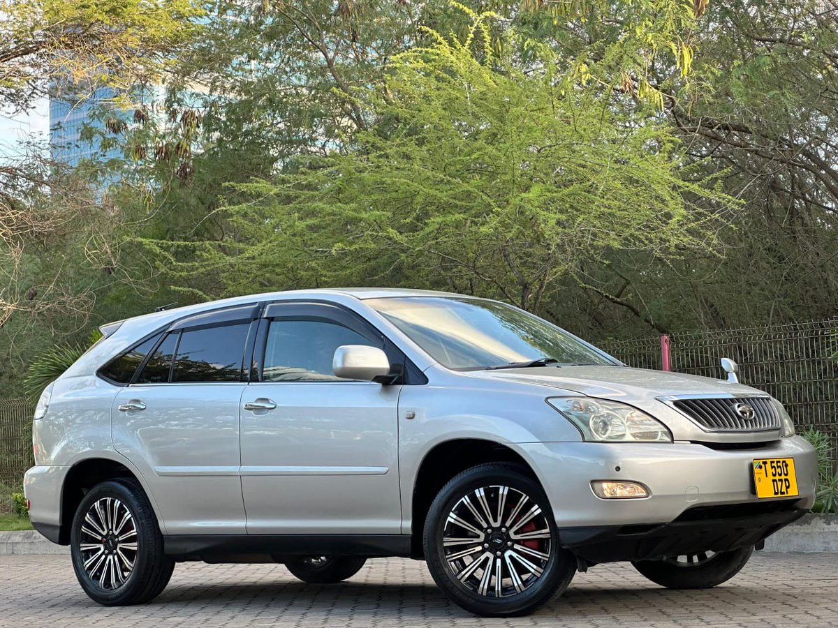 Mobell_nation's tweet photo. #PRICE:28.8M✅️
EXCHANGE AVAILABLE✅

TOYOTA HARRIER 
YEAR:2007
CAPACITY:2360Cc
ENGINE CODE:2AZ VVTI
PETROL ENGINE
AUTO TRANSMISSION

OPTIONS:
ANDROID MUSIC RADIO,STEARING OPTIONS,CLEAN SEATS,SPORTS RIMS,NEW TYRES
CLEAN CONDITION✅....🔥
☎️0786 518866 

Kindly Report 🙏 https://t.co/kZ8H3leeyS