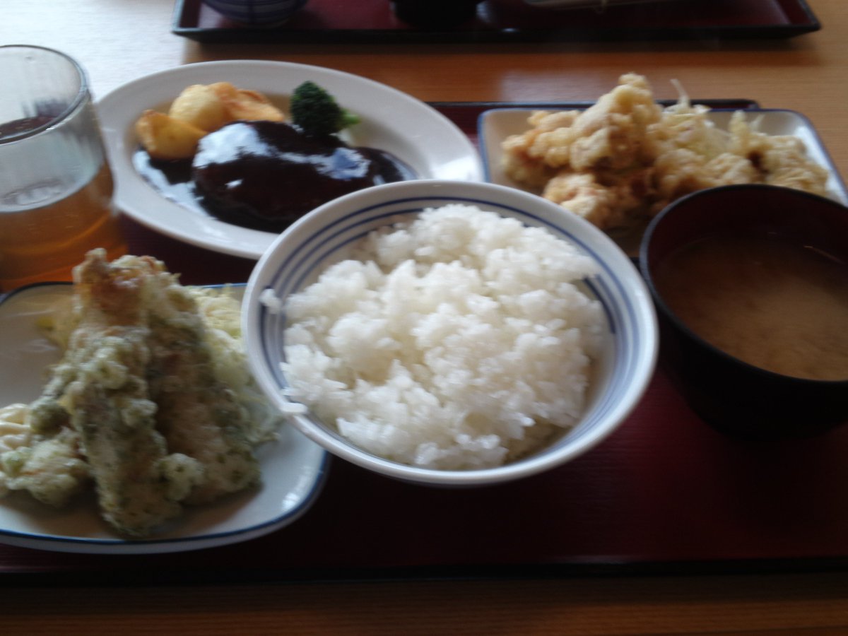 submasan's tweet photo. 故郷のよくばり定食が恋しいぜ… https://t.co/6gWX37Y6R6