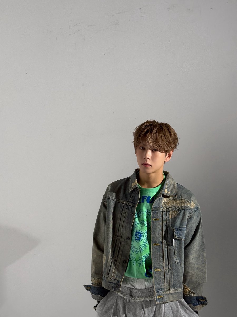 aoentranslation's tweet photo. @aoen_members ENG:
We had the honor of appearing on the cover of BoyAge vol.30 with all aoen💙💍
Make sure to check our outfits, they're based on the members' colours♪
#Boyage
#aoen #アオエン #琉楓 #RUKA https://t.co/eZj4mWvDUD