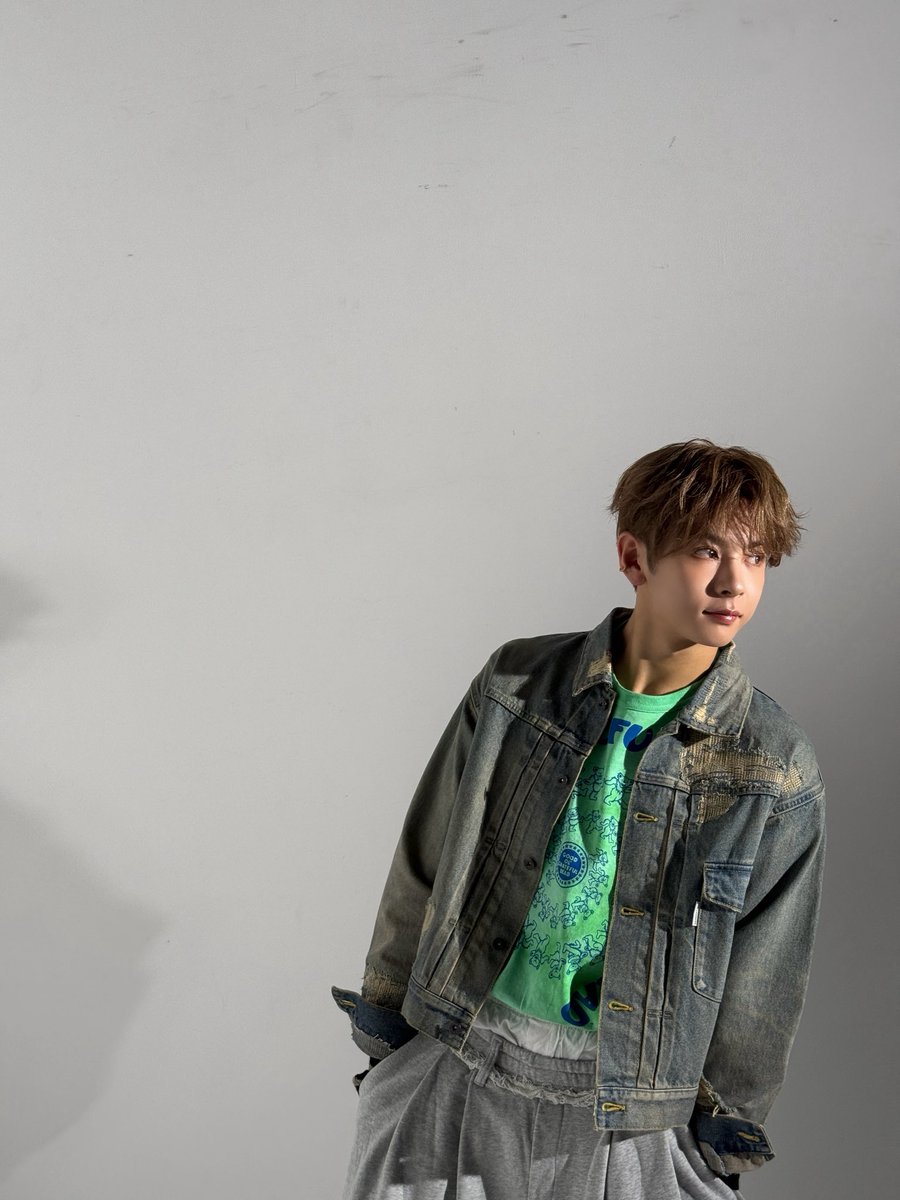 aoentranslation's tweet photo. @aoen_members ENG:
We had the honor of appearing on the cover of BoyAge vol.30 with all aoen💙💍
Make sure to check our outfits, they're based on the members' colours♪
#Boyage
#aoen #アオエン #琉楓 #RUKA https://t.co/eZj4mWvDUD