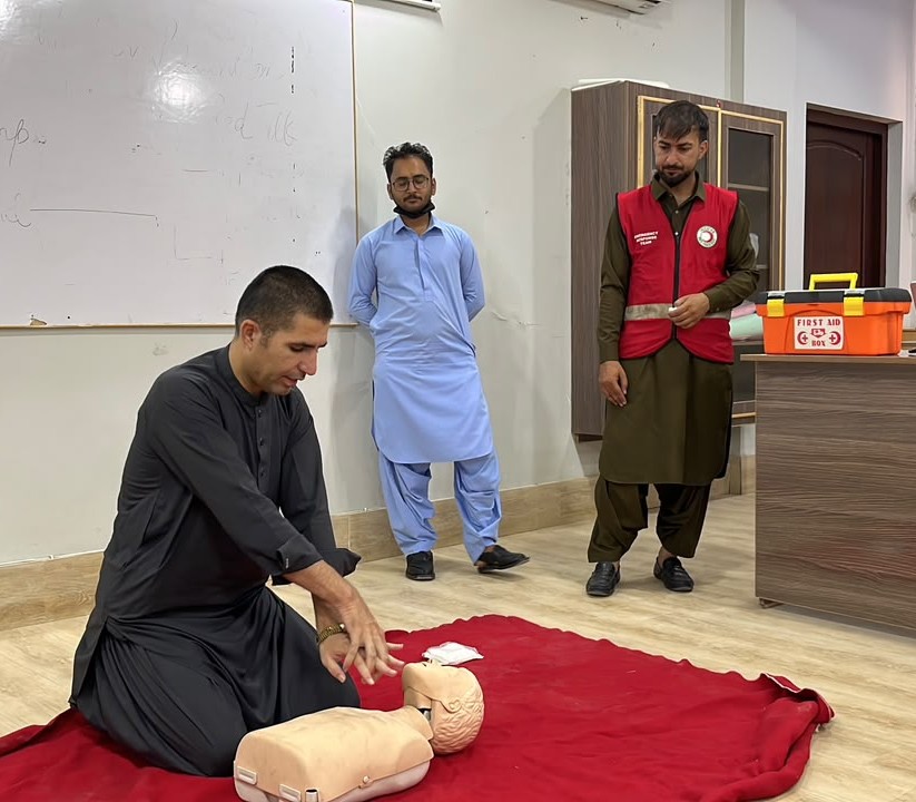 PRC_official's tweet photo. Pakistan Red Crescent Society Balochistan Branch conducted a One-Day Basic First Aid Training in Quetta District, equipping volunteers and staff with essential life-saving skills such as DRABC, Shock, Fainting, Choking, Snake Bite, and Burns.

#FirstAid #EmergencyPreparedness https://t.co/MX6f3t8qvx