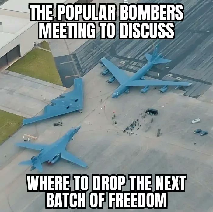 BoeingB52BUFF's tweet photo. We love the B-52, but DANG that B-1 is YUGE! https://t.co/12ysNqjeue