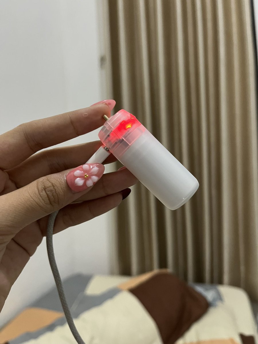 13_bvnny's tweet photo. Buat batre ls aku saranin pake ini guyss, awett bgtt. Ini charger sampe full aja bisa dipake konseran 2 hari wkwk https://t.co/UY5fnWIyyl