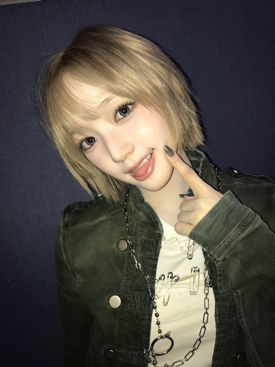 jiyuist's tweet photo. i want to bite her nose https://t.co/zUojrthFVI
