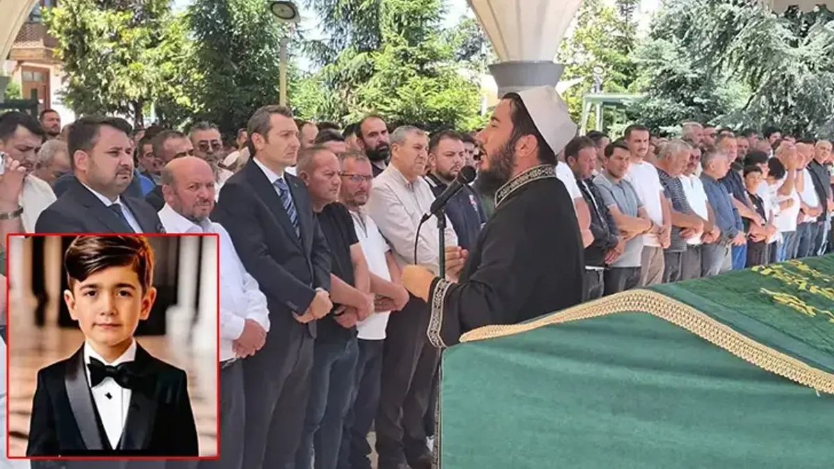 Asluldin95's tweet photo. Abdulkadir  polat kardeşim.

Senin yaşadığın acının bir benzerini yıllar önce ben de tattım. Bu ateşin nasıl yaktığını bir babanın yüreğinde nasıl hiç sönmeyen bir kor bıraktığını çok iyi biliyorum.
Rabbimin izniyle evladın cennettedir. Bizim göremediğimiz anlayamadığımız nice hikmetler ve nice ilahi planlar vardır. Allah'ın bildiğini kullar bilemez.
Bu zulümle dolu dünyadan iman ve hakikat üzere göçüp gitmek gerçekte bir yok oluş değil Rahman'ın rahmetine sığınanlar için bir kurtuluştur.
Allah bizlere anneden babadan ve bütün mahlûkattan daha merhametlidir. Biz O'na ezelde söz verdik, bugün ise O bizi yine o söze o yurda, o asıl vatana çağırmaktadır.
Rabbimizi hakkıyla tanıyabildiğimiz gün dünya için döktüğümüz gözyaşlarını bile küçük göreceğiz. Çünkü O'nun dostluğu her şeyden daha büyük, daha değerlidir.
Öyle bir dönüş olacak ki İbrahim'in ateş karşısındaki teslimiyetini, Musa'nın asasındaki yakînini kalplerimizde hissedeceğiz. Sebepler değil, yalnızca Allah diyeceğiz.
Ve Rab kendisini bize öyle bir tanıtacak ki, dünyada hiç tatmadığımız bir huzurla O'nu tanıyacak, O'nu bileceğiz. Artık ne korku kalacak ne hüzün... Ne dünya telaşı ne de insanların yüklediği kederler...
Sadece kul ve Rabbi  Arada hiçbir perde hiçbir ayrılık olmadan sen rabbin ile dertleş ve bu işin hikmetini Allah'a sor!!

Allah sana sabır metanet ve güzel bir son nasip etsin Rabbim daha hayırlı evlat nasip etsin Evladını cennet bahçelerinde peygamberlerle, salihlerle ve şehitlerle beraber kılsın.

Allah´a ve Resûl´e itaat ederse işte onlar, Allah´ın kendilerine lütuflarda bulunduğu peygamberler, sıddîkler, şehidler ve salih kişilerle beraberdir. Bunlar ne güzel arkadaştır!
Nisa 69.Ayet

İnna lillahi ve inna ileyhi raciun.

@kadirpolat1993