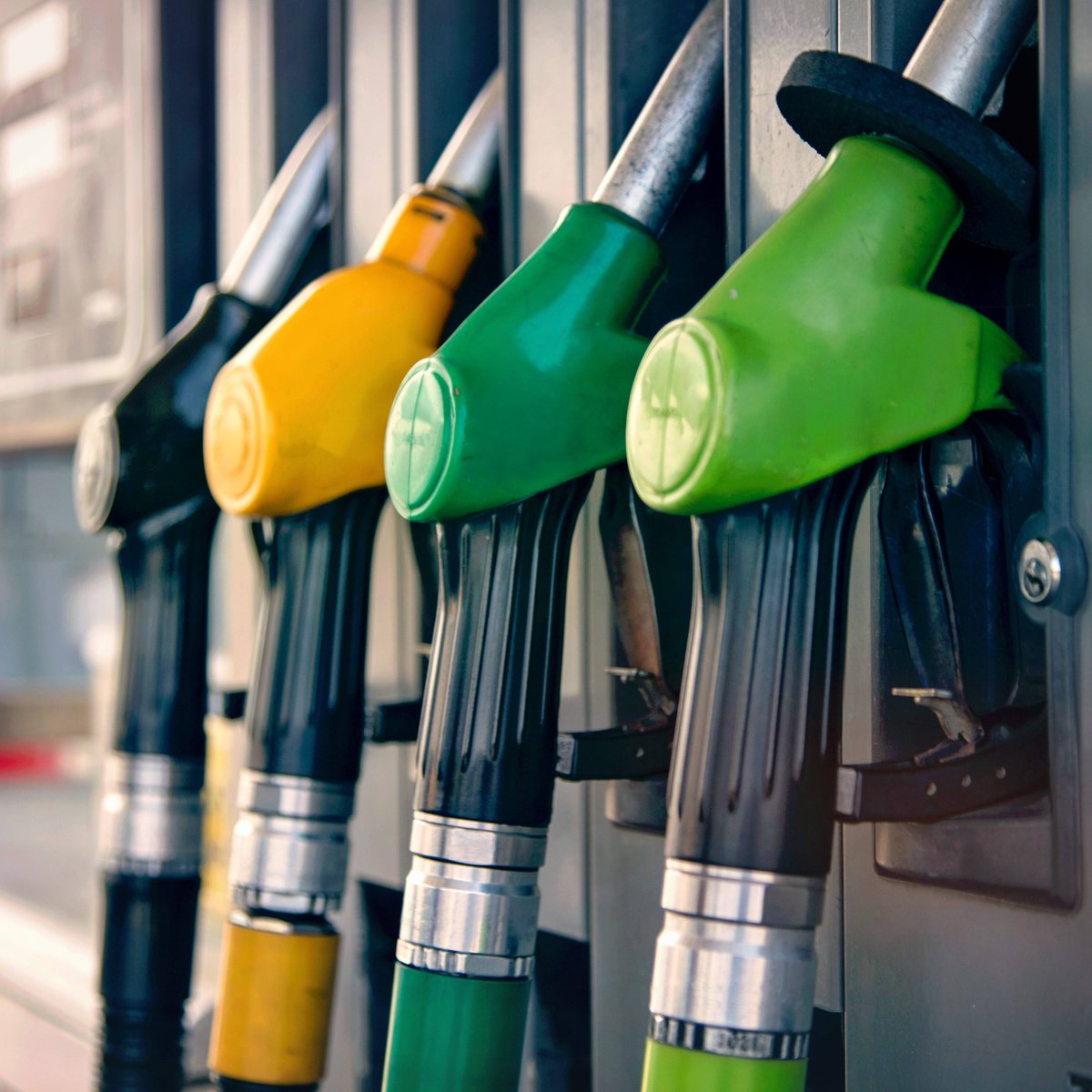 bptfinans's tweet photo. Akaryakıt fiyatlarındaki artışları sınırlamak amacıyla uygulanan eşel mobil sistemi, 3 ay içerisinde kademeli olarak sona erecek. https://t.co/oYEUsAuYhL