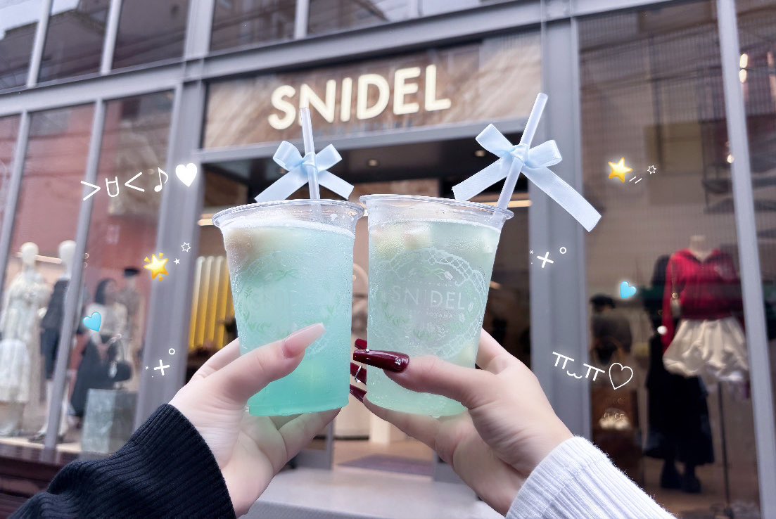 midnyan__'s tweet photo. SNIDELの期間限定のカフェ🍨🩵
夏の方も水色とってもかわいい𐔌՞⸝⸝- ‧̫ -⸝⸝՞𐦯♡
うさぎのいつぬい連れ出せて神🐰🎶 https://t.co/2YG0Rc0LBa