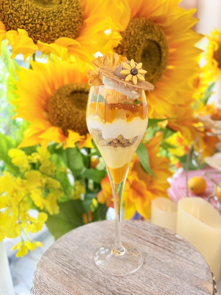 fashionpressnet's tweet photo. “ひまわりに包まれる”夏限定アフタヌーンティーが中目黒で、麦わら帽子をのせたパフェ＆マンゴータルト - https://t.co/pkC9LaPZYs https://t.co/mtBCvxAH4l