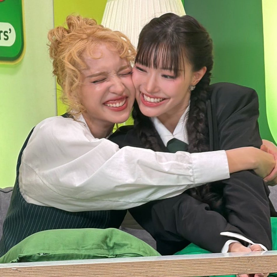 janxjingjing's tweet photo. JANJINGJING AND THEIR SIGNATURE CHEEK TO CHEEK POSE 🥹🥹🥹 jjj pls never change

GRABFOOD X JanJingjingJewel
#GrabFoodถูกกว่าชัวร์xJanJingjingJewel https://t.co/z8EfB0nQ4X