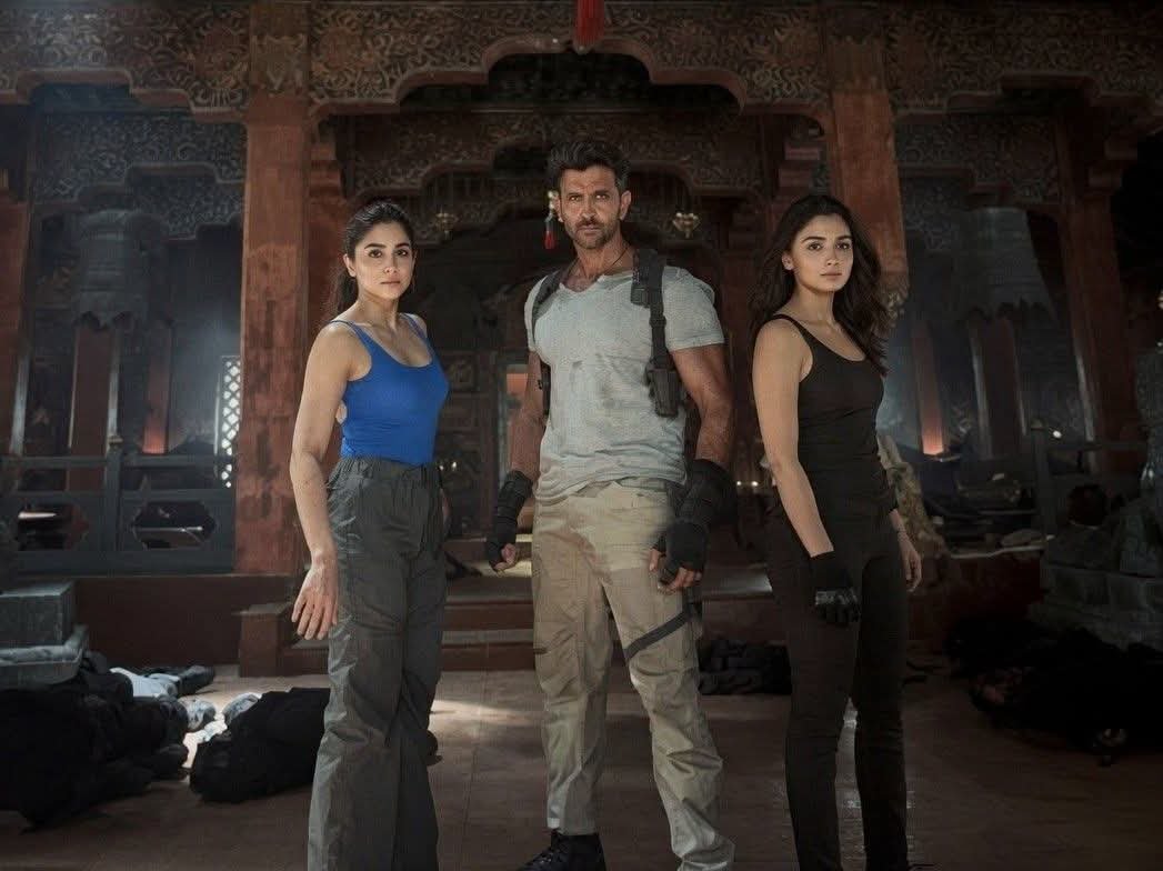 Mazorixx's tweet photo. Hrithik Roshan couldn't save his own film " War 2", yet the Chopras expected him to save " Alpha" through a cameo!

 Peak detailing by YRF 😆 
#Alpha #AlphaReview https://t.co/9vxZVBiCqh