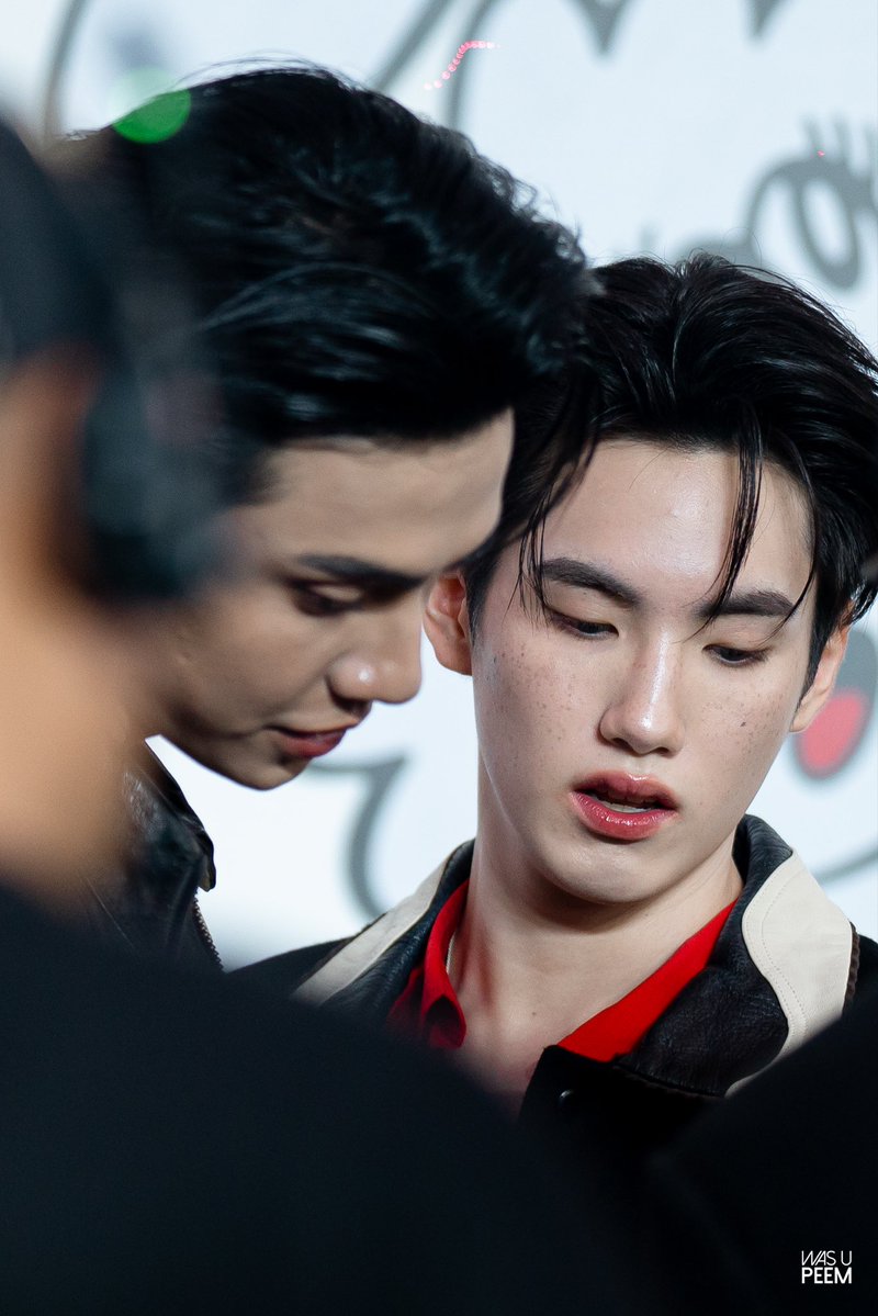 norniew_'s tweet photo. พุพุนางสูงกี่เซนกันแน่ทำไมพีมก้มลงมาหาแบบนั้น>< https://t.co/uQe6WjVvF6