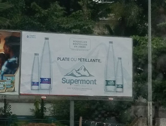 aristidemabatto's tweet photo. Le voile est (enfin) levé.
@SourceDuPays présente #Supermont dans un nouveau packaging : les bouteilles en verre. 2 formats et 2 versions (plate, pétillante). Packaging ideal pour les HORECA.
Signée #Ergosum.
(Perso je déteste les PET servis dans les restaus.)
#SniperDePub https://t.co/Gfp9KzcznQ