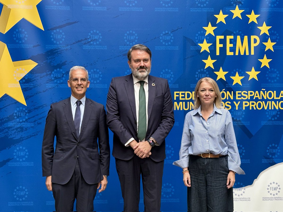 rubeperezc's tweet photo. Los ayuntamientos son imprescindibles para que las políticas de infancia lleguen a la vida cotidiana de niñas, niños y adolescentes.

Hoy hemos firmado con la FEMP un protocolo para avanzar juntos en Garantía Infantil Europea, participación y protección frente a las violencias. https://t.co/4e87pFLHXO