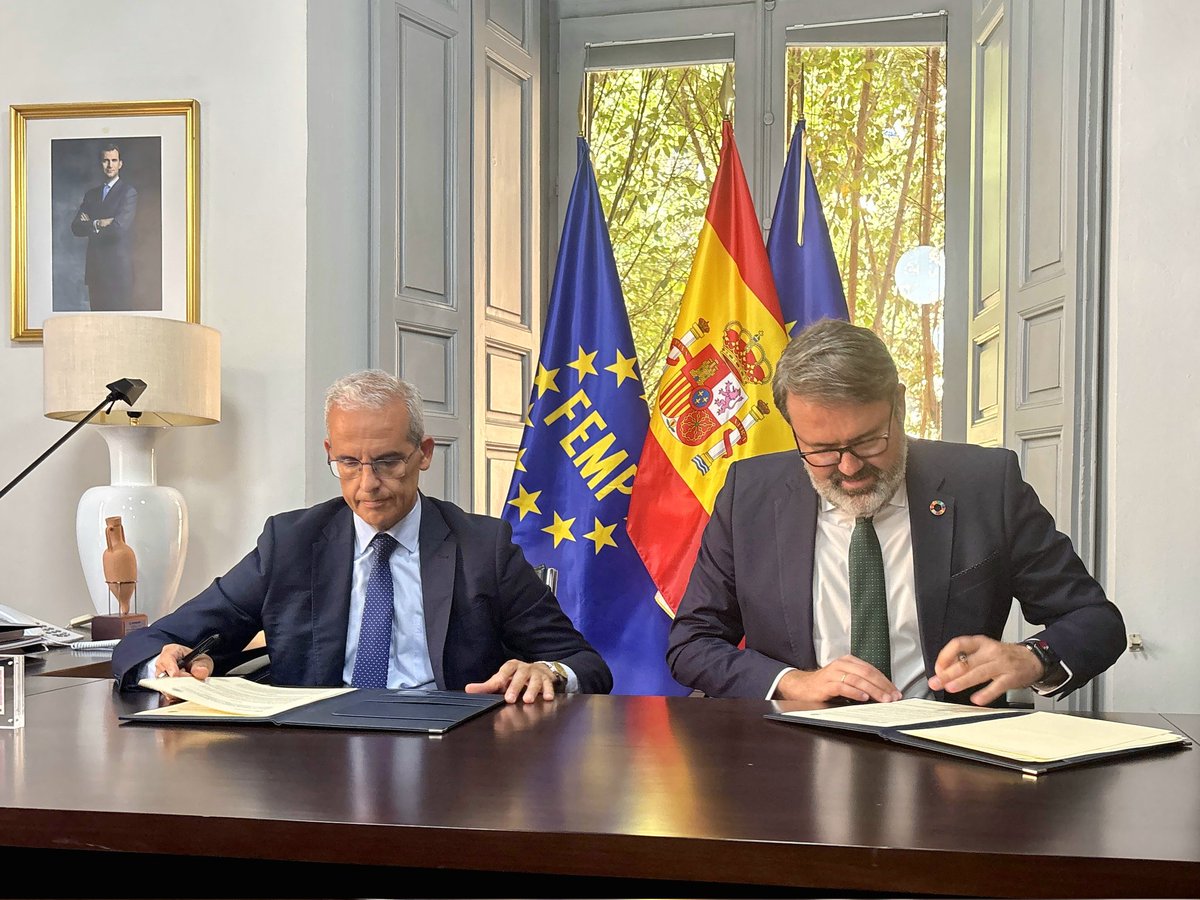 rubeperezc's tweet photo. Los ayuntamientos son imprescindibles para que las políticas de infancia lleguen a la vida cotidiana de niñas, niños y adolescentes.

Hoy hemos firmado con la FEMP un protocolo para avanzar juntos en Garantía Infantil Europea, participación y protección frente a las violencias. https://t.co/4e87pFLHXO