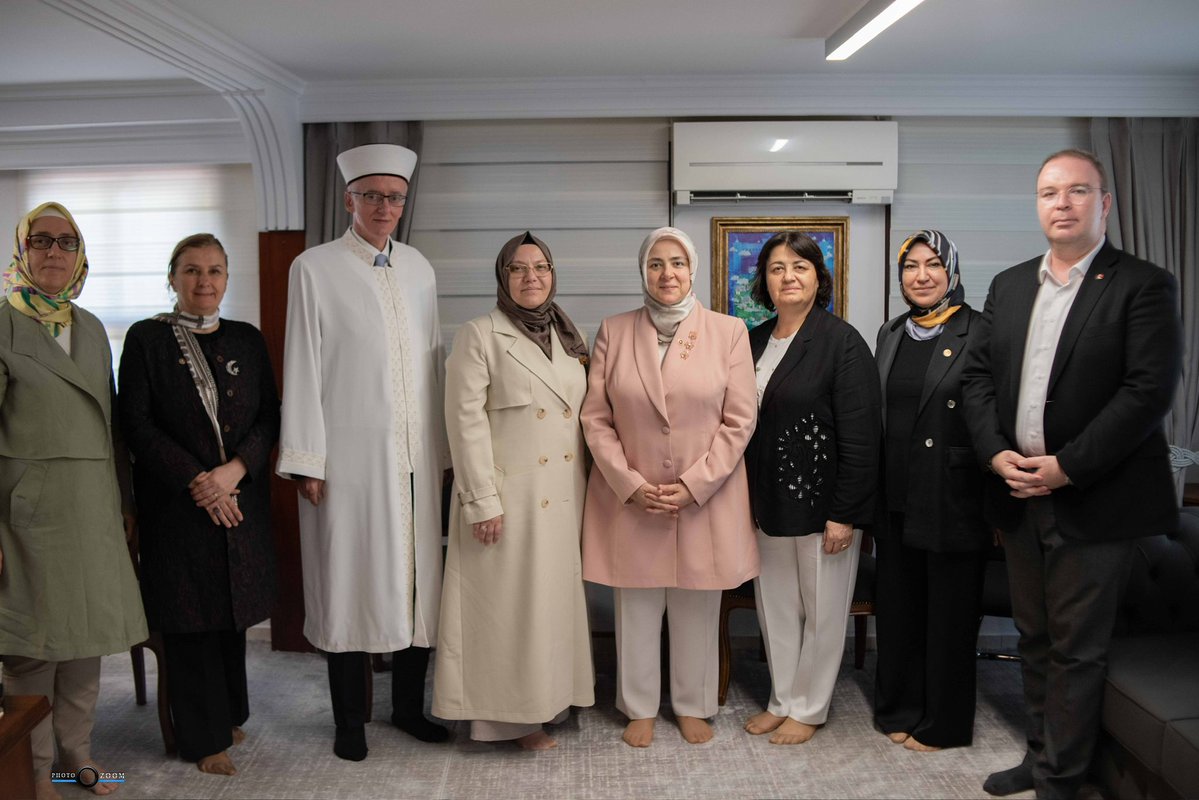 tugbaisikercan's tweet photo. 📍Yunanistan 

Batı Trakya programımız kapsamında; soydaşlarımızın sadece dini hayatında değil, toplumsal birliğinin ve kimliğinin korunmasında da çok önemli birer rehberlik üstlenen Gümülcine Seçilmiş Müftüsü İbrahim Şerif ve İskeçe Seçilmiş Müftüsü Mustafa Trampa’yı heyetimizle birlikte ziyaret ettik.

Ziyaretlerimizde, müftülüklerimiz bünyesinde din eğitimi, aile ve gençlik çalışmaları gibi hayatın her alanında çok kıymetli görevler üstlenen emektar kadın hocalarımızla ve görevli hanımlarla da bir araya geldik.

Zorlu şartlara rağmen manevi bağlarımızı ve kültürel değerlerimizi korumak, yarınlara taşımak adına özveriyle çalışan kıymetli müftülerimize ve müftülüklerimizin gizli kahramanı olan çalışan hanımlara muvaffakiyetler diliyorum.