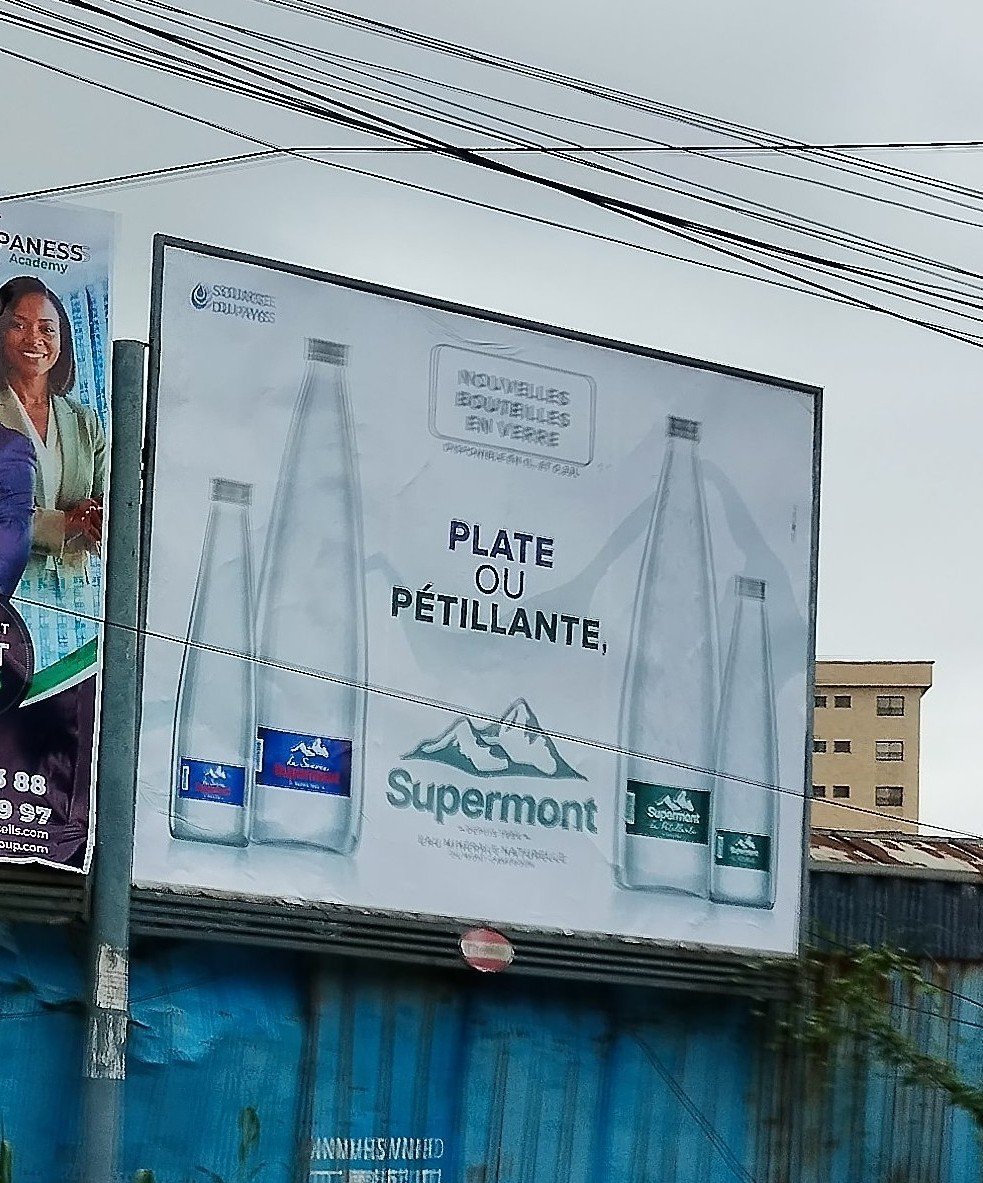 aristidemabatto's tweet photo. Le voile est (enfin) levé.
@SourceDuPays présente #Supermont dans un nouveau packaging : les bouteilles en verre. 2 formats et 2 versions (plate, pétillante). Packaging ideal pour les HORECA.
Signée #Ergosum.
(Perso je déteste les PET servis dans les restaus.)
#SniperDePub https://t.co/Gfp9KzcznQ